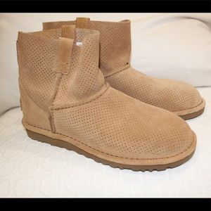 Ugg classic ULD mini perf